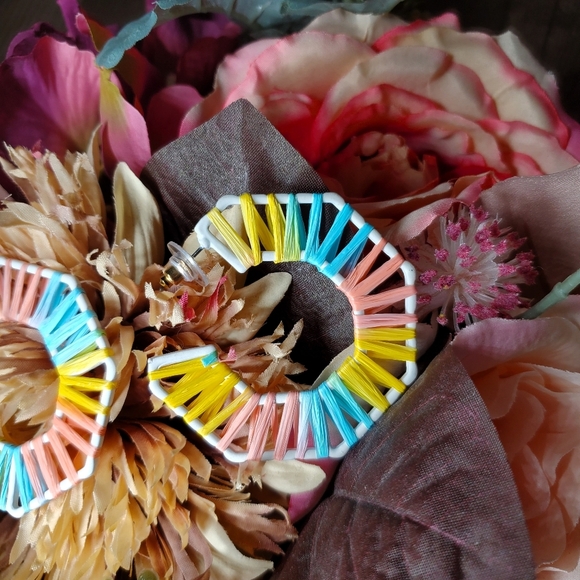 NWT Pastel Octogonal Raffia Open Hoop Earrings Purple Blue Green Orange Yellow - Picture 10 of 11